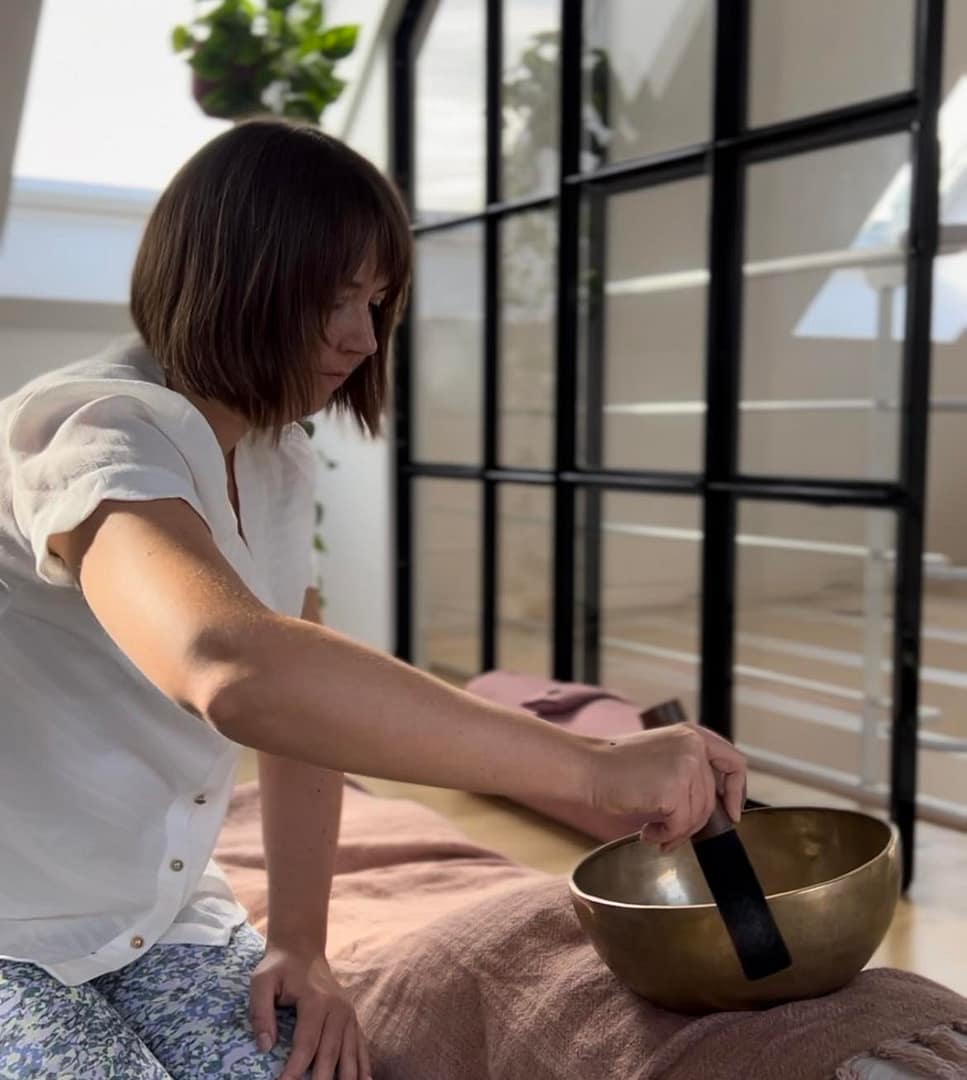 Klangmassage med Himalaya klangskåle og lydhealing baseret på Nāda Yoga Klangmassage med Himalaya klangskåle og lydhealing baseret på Nāda Yoga